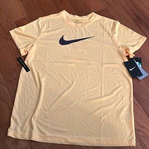 BRAND NEW! Youth boys XL dry fit Nike tshirt. Perfect condition!